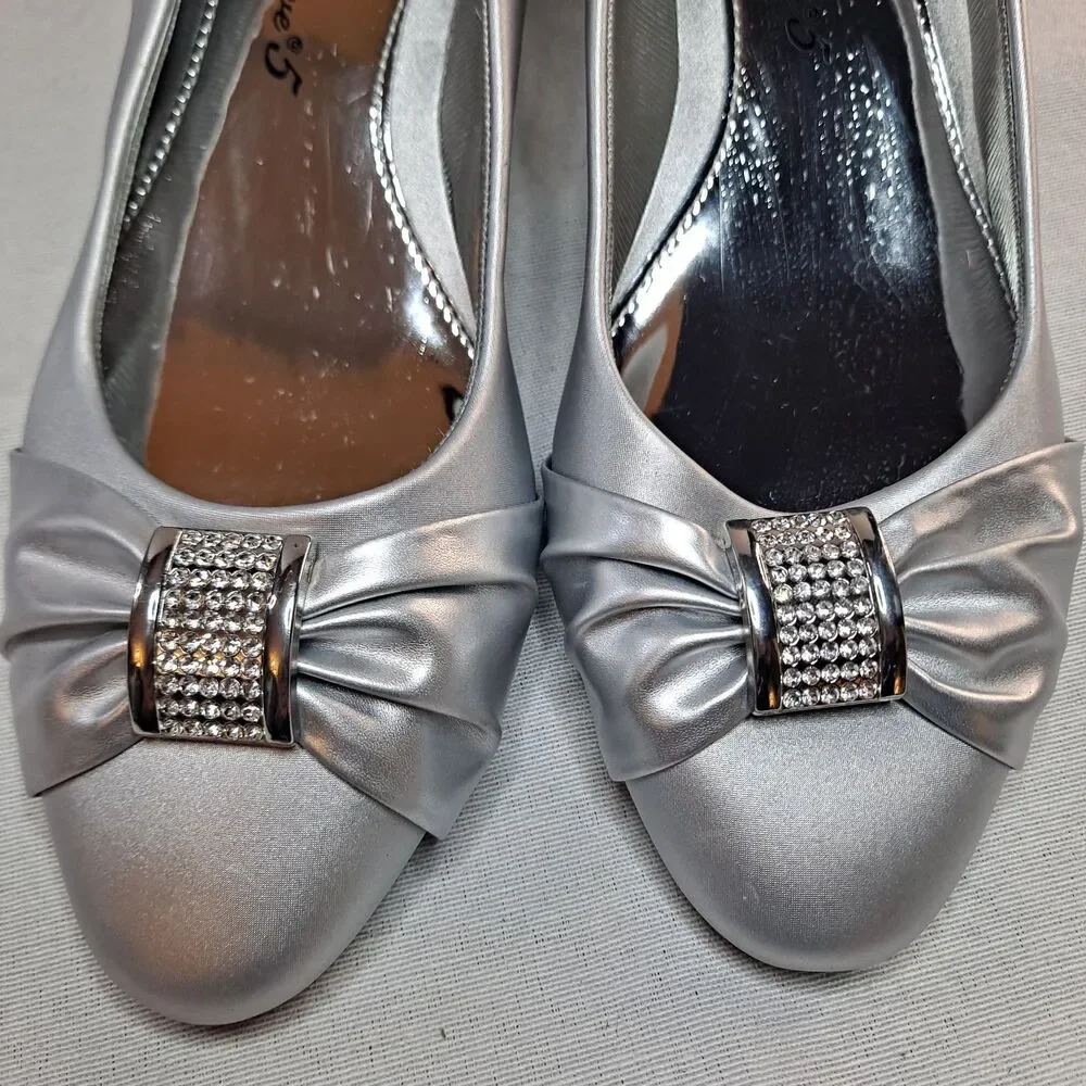 EASY STREET ALIVE 5 Heels Womens Sz 7M Silver Strap Eloise Almond Slip On Pump